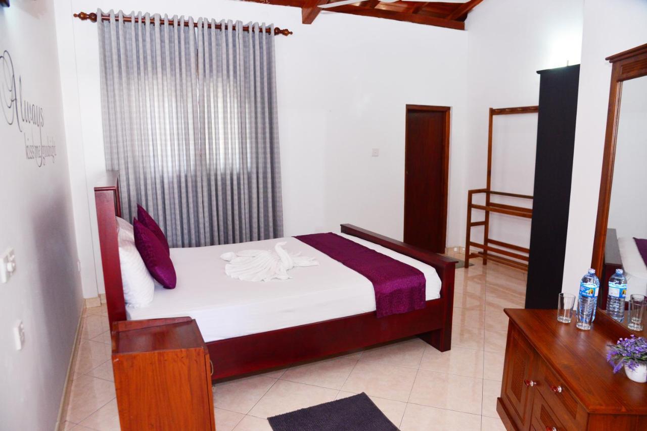Cinnamon Holiday Inn Hikkaduwa Extérieur photo